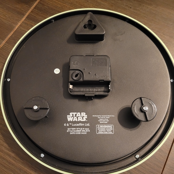 STAR WARS MANDALORIAN BABY YODA WALL CLOCK - Analog Battery Operated - Picture 5 of 8